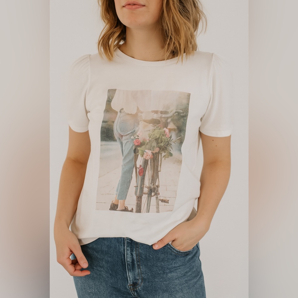 United Colors of Benetton || Graphic Puff-Sleeve Tee